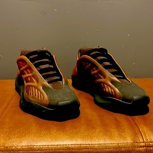 Yeezy 700 wear couple times